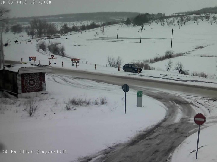 NINGE ÎN TOATĂ MOLDOVA! Cum se circulă la această oră pe drumurile din țară (FOTO) 