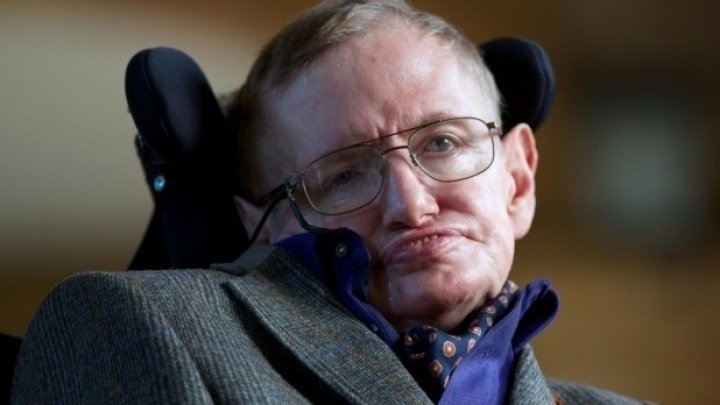 Scaunul cu rotile în care a stat Stephen Hawking, vândut la o licitație cu o SUMĂ URIAȘĂ