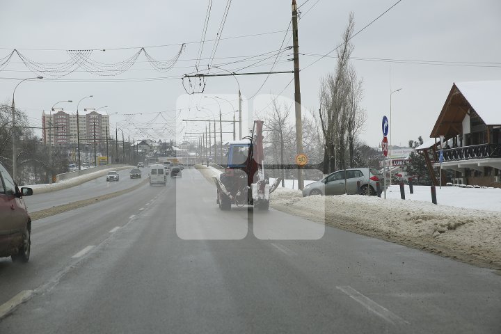 Cum arată Chișinăul după ninsoarea de primăvară (FOTOREPORT)