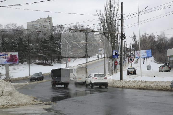 Cum arată Chișinăul după ninsoarea de primăvară (FOTOREPORT)