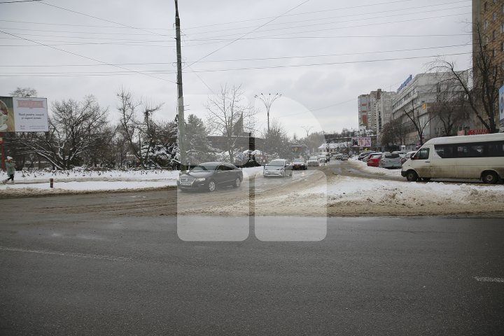 Cum arată Chișinăul după ninsoarea de primăvară (FOTOREPORT)