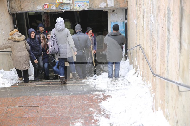 Cum arată Chișinăul după ninsoarea de primăvară (FOTOREPORT)