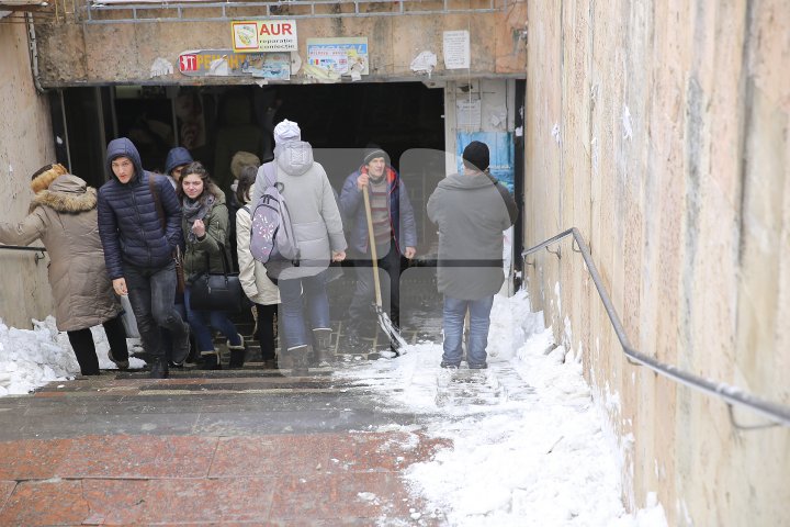 Cum arată Chișinăul după ninsoarea de primăvară (FOTOREPORT)