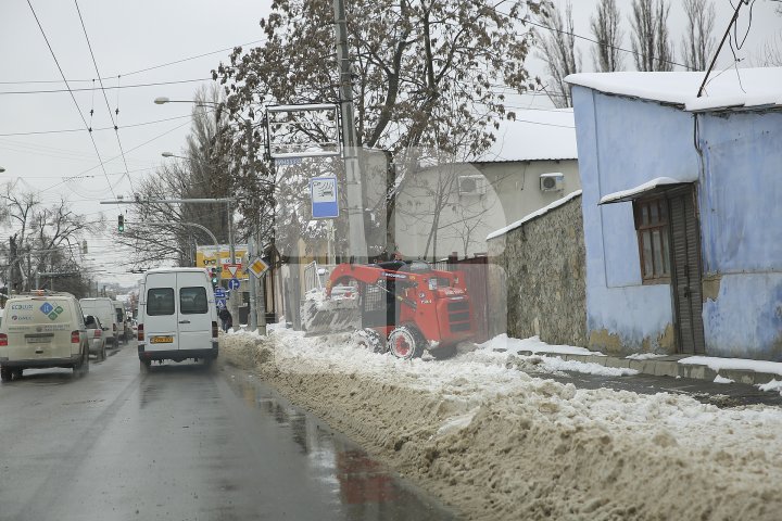 Cum arată Chișinăul după ninsoarea de primăvară (FOTOREPORT)