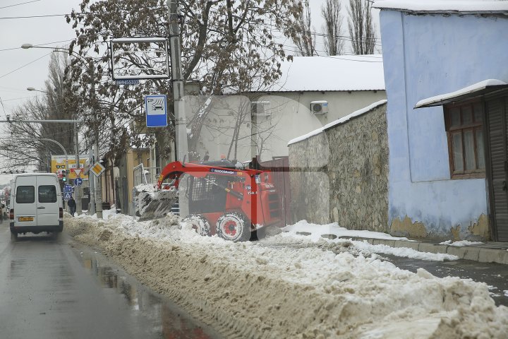 Cum arată Chișinăul după ninsoarea de primăvară (FOTOREPORT)