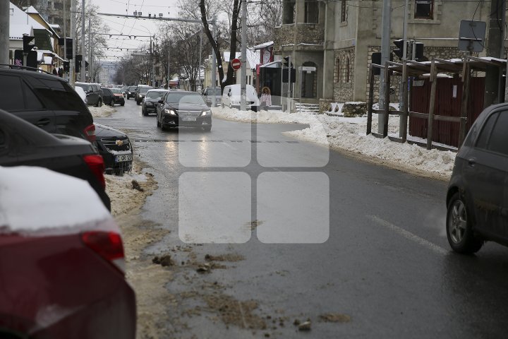 Cum arată Chișinăul după ninsoarea de primăvară (FOTOREPORT)