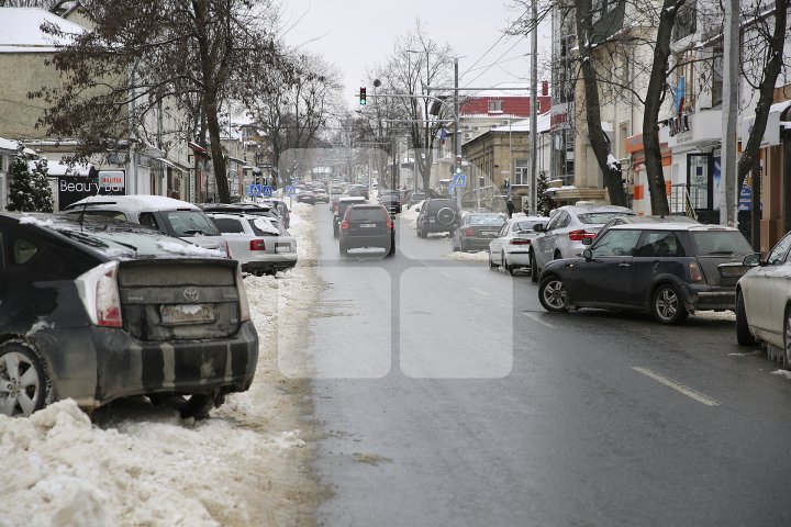 Cum arată Chișinăul după ninsoarea de primăvară (FOTOREPORT)