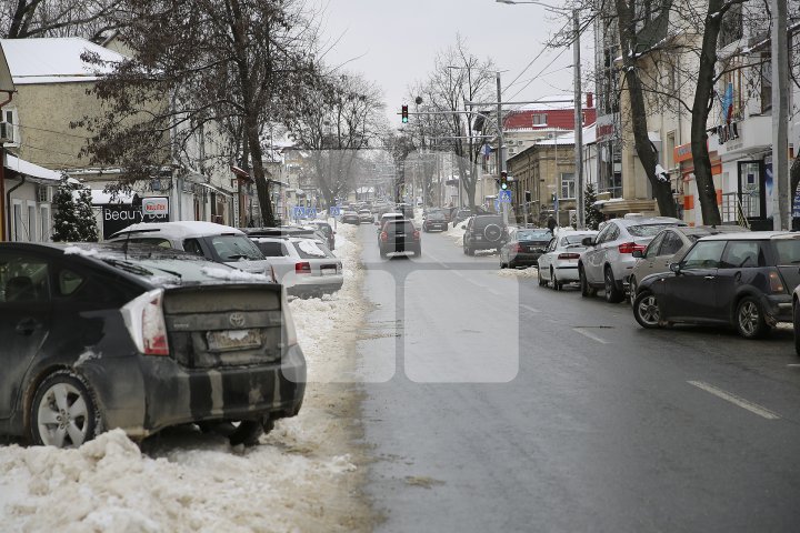 Cum arată Chișinăul după ninsoarea de primăvară (FOTOREPORT)