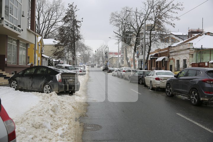 Cum arată Chișinăul după ninsoarea de primăvară (FOTOREPORT)