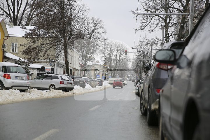 Cum arată Chișinăul după ninsoarea de primăvară (FOTOREPORT)