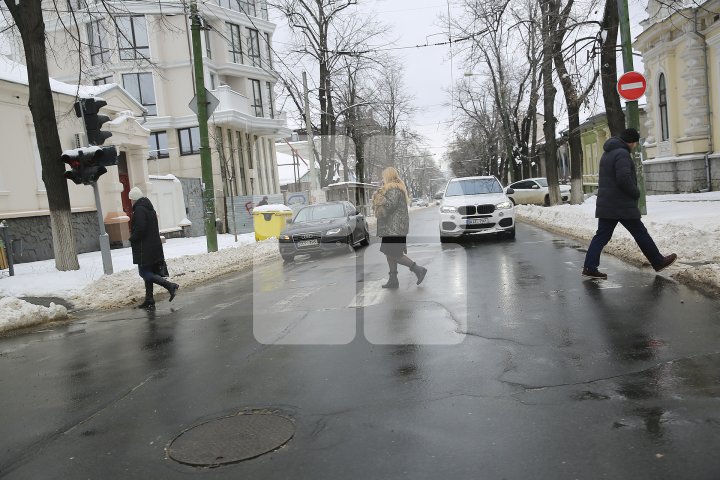 Cum arată Chișinăul după ninsoarea de primăvară (FOTOREPORT)