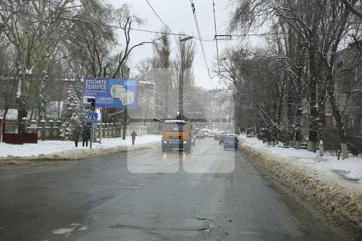 Cum arată Chișinăul după ninsoarea de primăvară (FOTOREPORT)