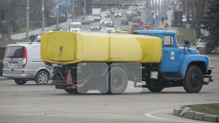 CURĂŢENIE LUNĂ ÎN CAPITALĂ! Zeci de mii de oameni s-au mobilizat şi au participat la acţiunile de salubrizare din oraş (FOTOREPORT)