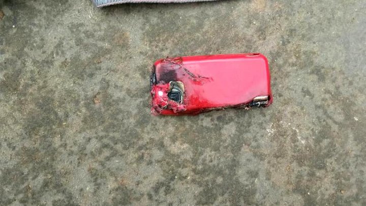 O tânără de 18 ani a murit după ce telefonul mobil i-a explodat în timp ce vorbea la el (FOTO)