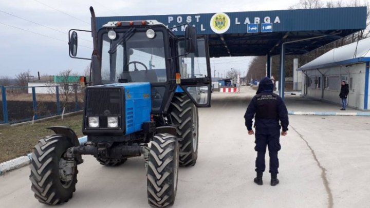 Şi-a cumpărat tractor, a primit subvenţii de la stat în valoare de 300 de mii de lei, apoi l-a vândut în Ucraina