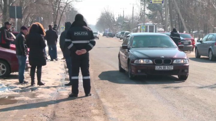 Zeci de locuitori ai satului Sculeni au protestat lângă vama Sculeni. Care este motivul 