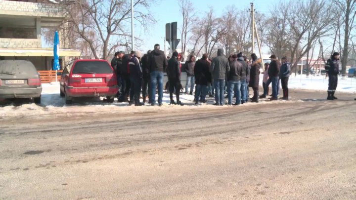 Zeci de locuitori ai satului Sculeni au protestat lângă vama Sculeni. Care este motivul 