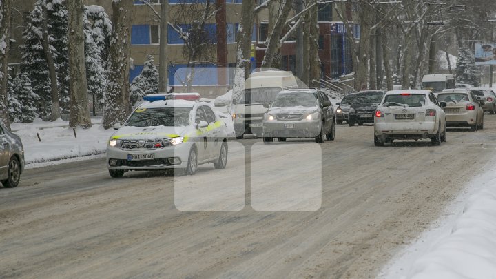 Chişinăul, îmbrăcat în alb! Cum arată iarna în luna martie (FOTOREPORT) 