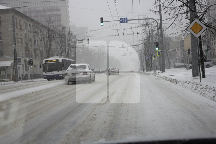 Iarna din Martie a pus stăpânire pe țară. Autoritățile intervin în forță pentru a face față urgiei