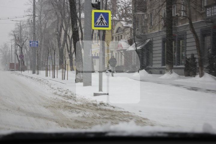 FENOMENE DE IARNĂ EXTREMĂ în luna Martie. Cum s-a circulat în Chişinău pe ninsoare abundentă (FOTOREPORT)