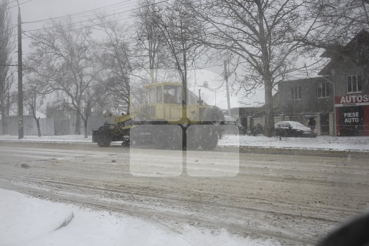 FENOMENE DE IARNĂ EXTREMĂ în luna Martie. Cum s-a circulat în Chişinău pe ninsoare abundentă (FOTOREPORT)