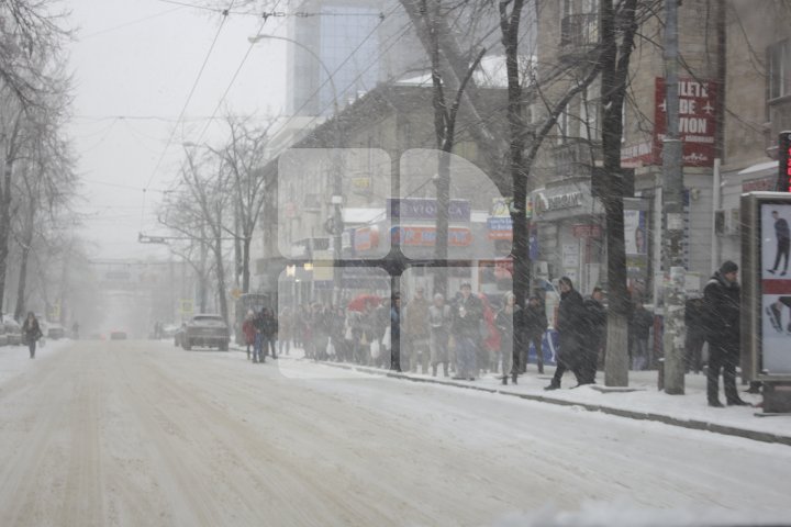 Iarna din Martie a pus stăpânire pe țară. Autoritățile intervin în forță pentru a face față urgiei