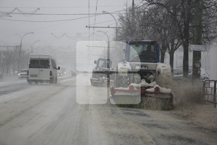 Iarna din Martie a pus stăpânire pe țară. Autoritățile intervin în forță pentru a face față urgiei