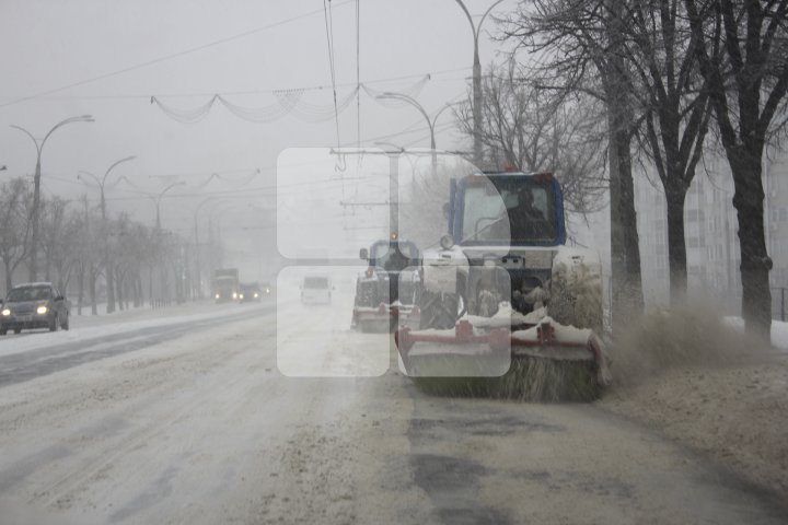 Iarna din Martie a pus stăpânire pe țară. Autoritățile intervin în forță pentru a face față urgiei