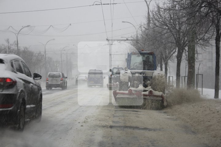 FENOMENE DE IARNĂ EXTREMĂ în luna Martie. Cum s-a circulat în Chişinău pe ninsoare abundentă (FOTOREPORT)