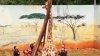 Sfârşit tragic pentru o girafă din China. A încercat să se scarpine de crengile copacului, dar a rămas cu capul blocat (VIDEO)