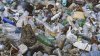 Criza deşeurilor se extinde la Bălţi: Oraşul nu mai este salubrizat pentru că autorităţile locale nu au semnat contract cu groapa de gunoi