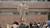 148 de ani de la naşterea lui Lenin. Membrii PCRM au depus flori la monumentul liderului bolşevic din Capitală