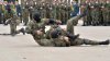 Lupte corp la corp şi simularea unui atac terorist. Militarii Brigăzii Moldova au sărbătorit 26 de ani de la fondarea unităţii (FOTO)