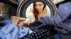 BINE DE ŞTIUT! Cum să scoți rufele călcate direct din mașina de spălat (VIDEO)