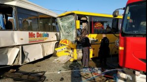 GRAV ACCIDENT în România. Două autobuze s-au ciocnit frontal. Opt persoane, rănite (VIDEO)