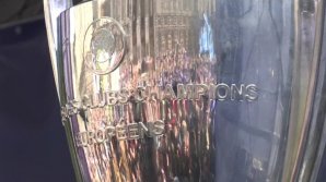 Trofeul Ligii Campionilor a ajuns la Kiev şi a fost înmânat primarului Vitali Kliciko