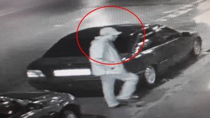 AJUTĂ poliţia să-l găsească pe individ! A furat portmoneul unei tinere (VIDEO)