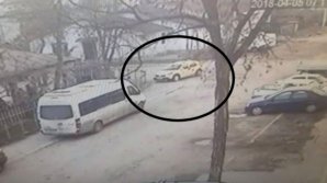 CAZ ȘOCANT! Un taximetrist a murit la volan, în timp ce conducea mașina (VIDEO)