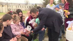 GESTURILE MICI VALOREAZĂ MULT. În ajunul Sărbătorilor de Paşte, AIPA a adus daruri și fericire copiilor plasaţi în orfelinatul din satul Cupcui 