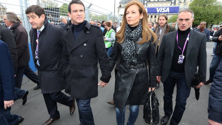 Fostul premier francez Manuel Valls a anunţat că divorţează de violonista Anne Gravoin