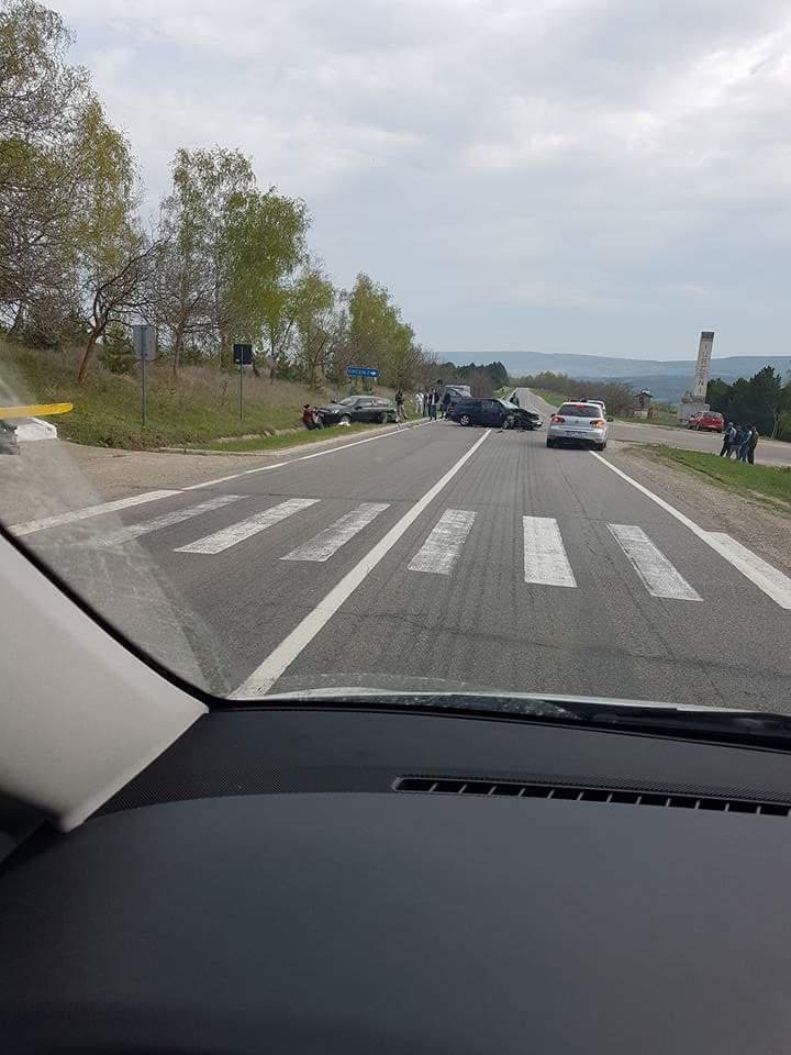 Accident grav la intrarea în satul Iurceni. Două mașini s-au tamponat frontal (FOTO)