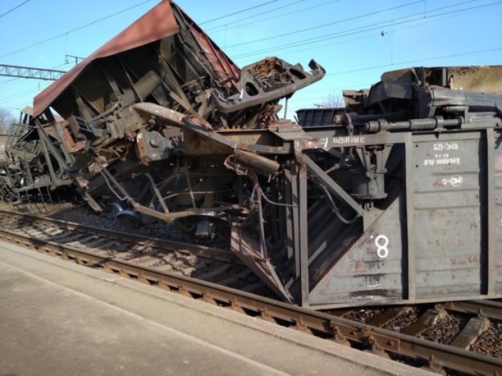 Accident feroviar în Ucraina. Cel puţin zece vagoane au deraiat, traficul feroviar a fost blocat lângă Lvov (GALERIE FOTO)