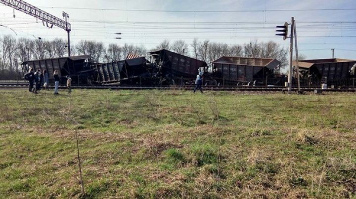 Accident feroviar în Ucraina. Cel puţin zece vagoane au deraiat, traficul feroviar a fost blocat lângă Lvov (GALERIE FOTO)