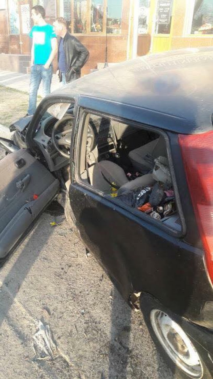 Accident GRAV la Ungheni. Un copil de 5 ani și o fată de 18 ani, băgați în spital de patru tineri aflați în stare de ebrietate (FOTO)