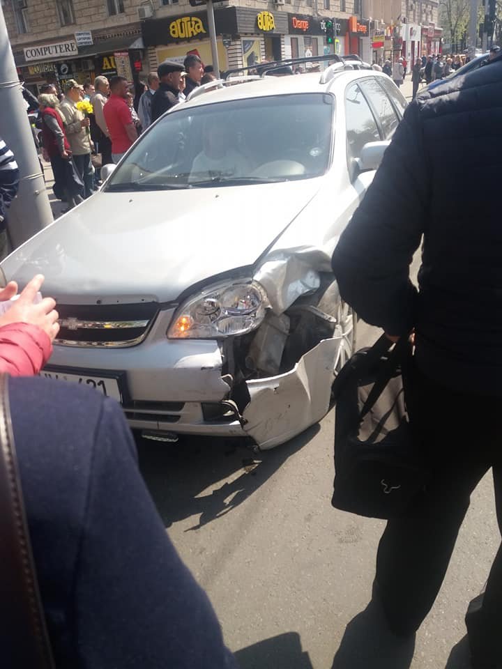 Maşină a Poliţiei, implicată într-un accident rutier la intersecţia străzilor Ştefan cel Mare cu strada Armenească. Ce spun martorii (FOTO/VIDEO)