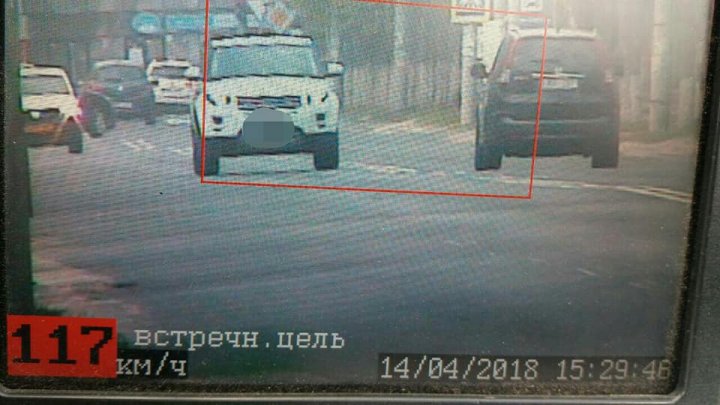 Doi şoferi, prinşi de INP conducând cu PESTE 100 KM/H pe străzile Capitalei (FOTO)