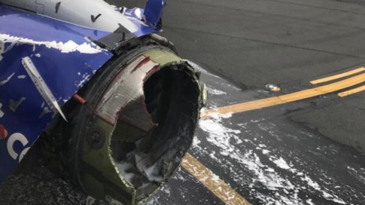 Compania Southwest spune că avionul al cărui motor a explodat în zbor ar fi fost lovit de o pasăre