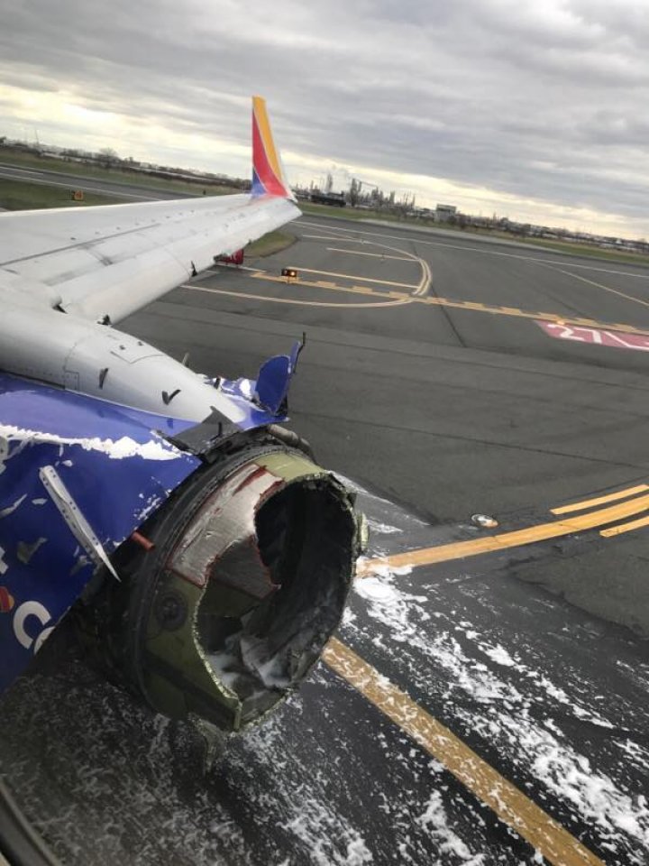 Clipe de groază la bordul avionului Southwest Airlines: A fost înfricoșător, pur și simplu dispăruse toată partea stângă a motorului (FOTO/VIDEO)