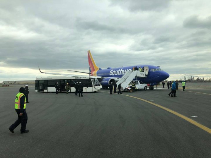 Clipe de groază la bordul avionului Southwest Airlines: A fost înfricoșător, pur și simplu dispăruse toată partea stângă a motorului (FOTO/VIDEO)