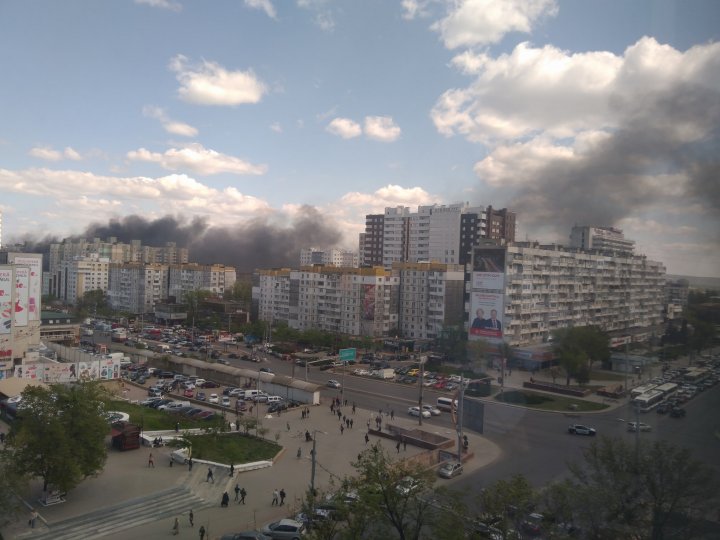 ÎNCĂ UN INCENDIU PUTERNIC. CENTRUL COMERCIAL LUNEDOR din Capitală, cuprins de flăcări (VIDEO/FOTO)